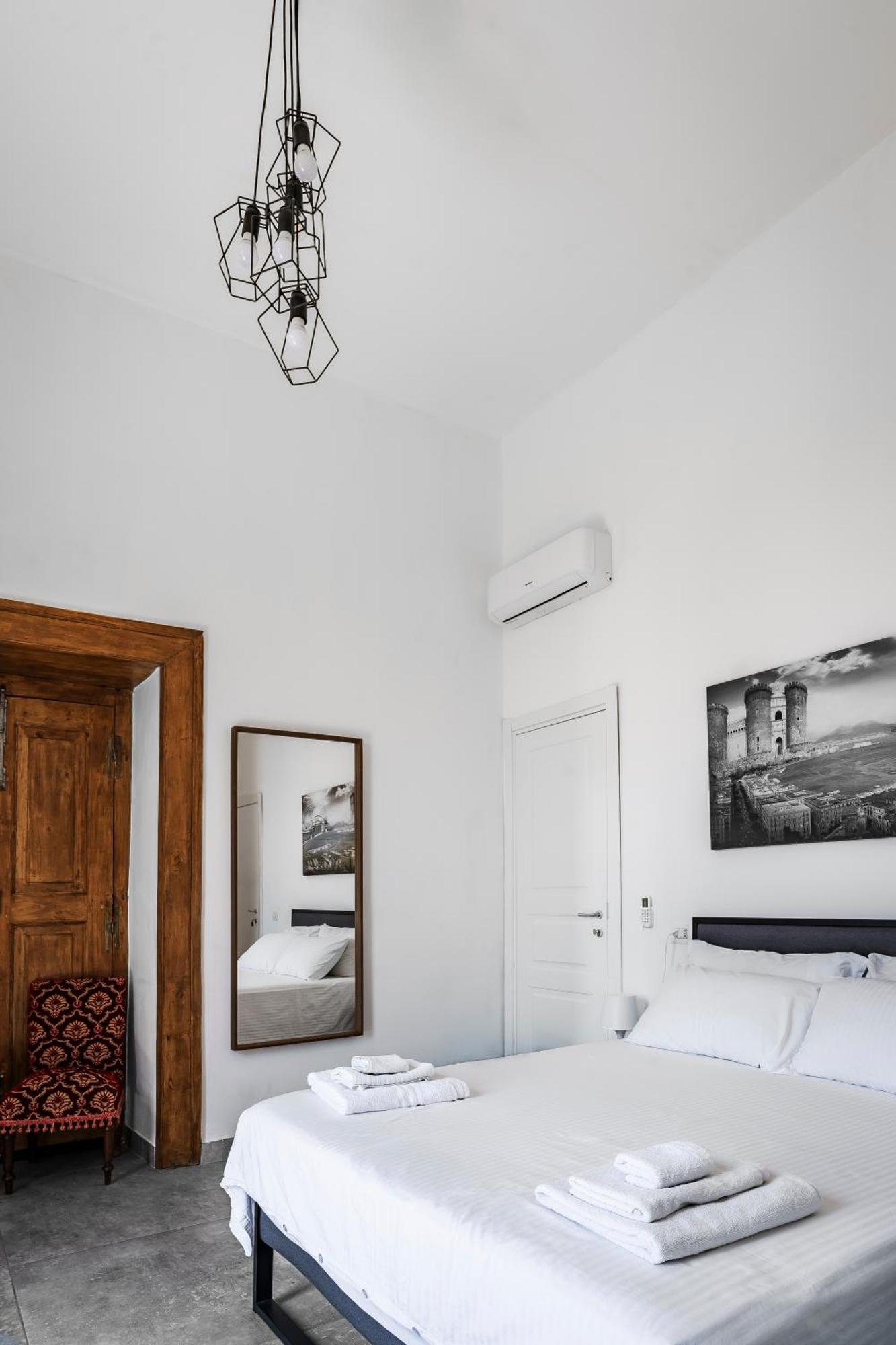 La Bella Vita Luxury Apartament And Travel Solution เนเปิลส์ ภายนอก รูปภาพ