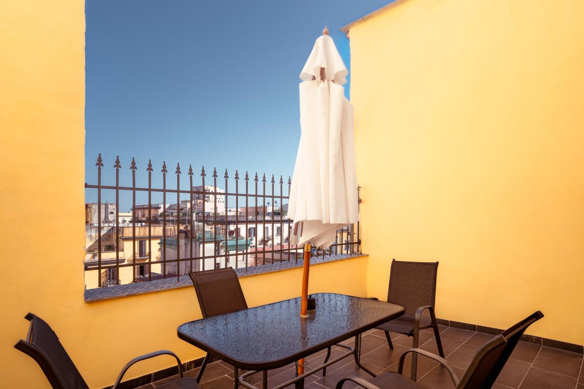 La Bella Vita Luxury Apartament And Travel Solution เนเปิลส์ ภายนอก รูปภาพ