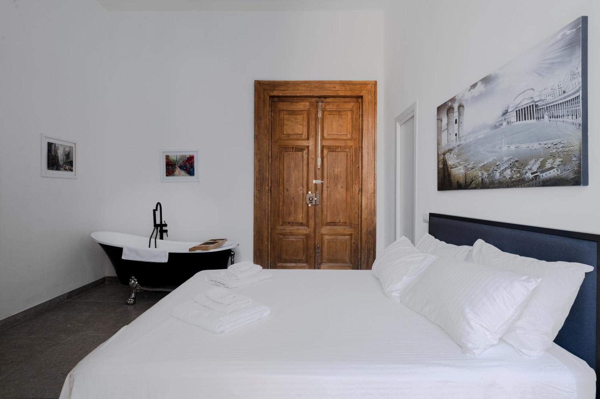 La Bella Vita Luxury Apartament And Travel Solution เนเปิลส์ ภายนอก รูปภาพ